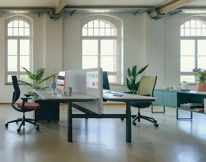 Height adjustable bench desk